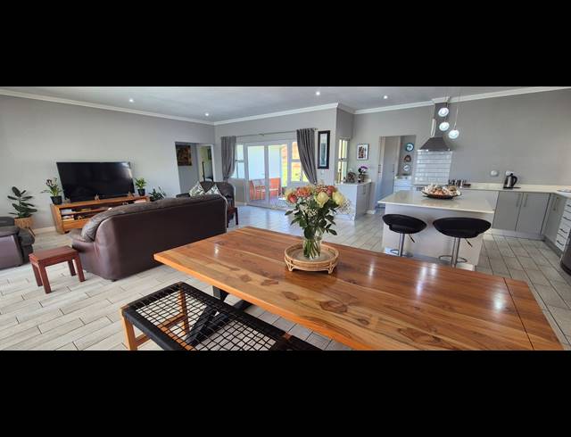 3 BEDROOM FREEHOLD FOR SALE IN KINDLEWOOD ESTATE